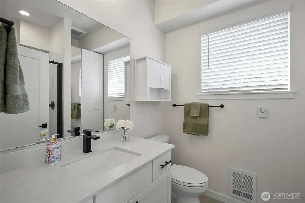 5244 Brooklyn Avenue NE Seattle WA 98105
