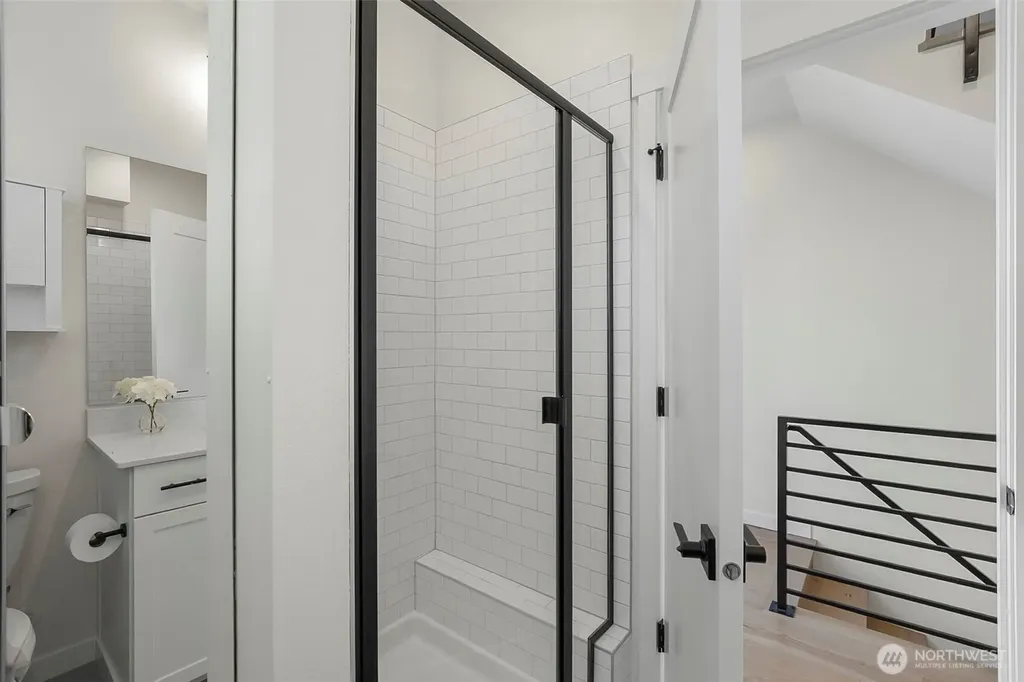 5244 Brooklyn Avenue NE Seattle WA 98105