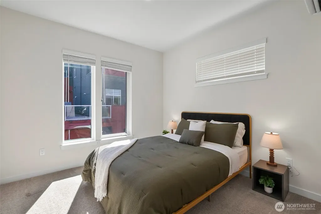 5244 Brooklyn Avenue NE Seattle WA 98105