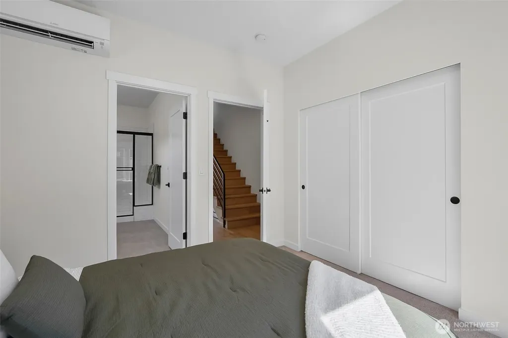 5244 Brooklyn Avenue NE Seattle WA 98105