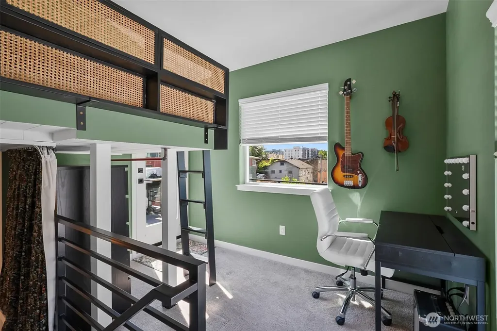 5244 Brooklyn Avenue NE Seattle WA 98105