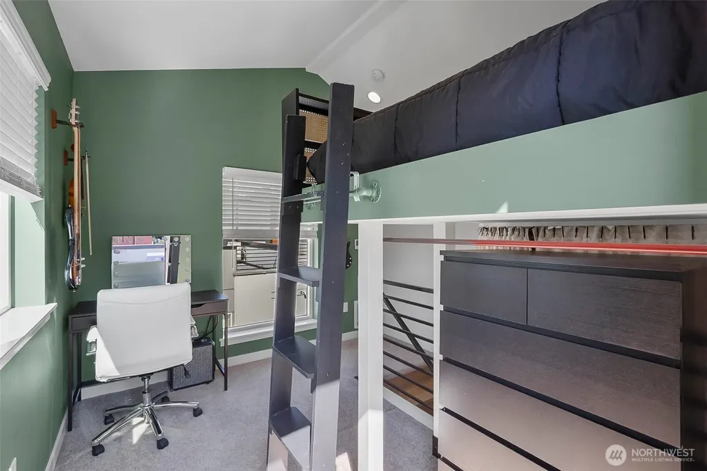 5244 Brooklyn Avenue NE Seattle WA 98105