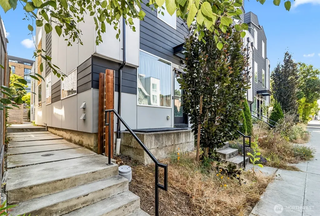 5244 Brooklyn Avenue NE Seattle WA 98105