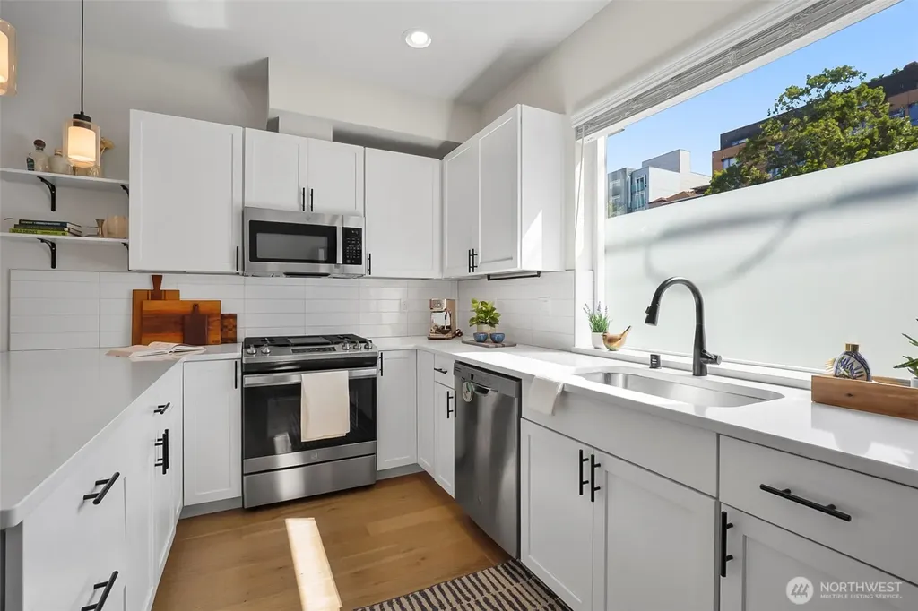 5244 Brooklyn Avenue NE Seattle WA 98105
