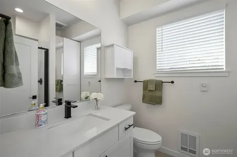 5244 Brooklyn Avenue NE Seattle WA 98105