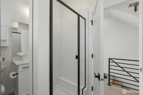 5244 Brooklyn Avenue NE Seattle WA 98105