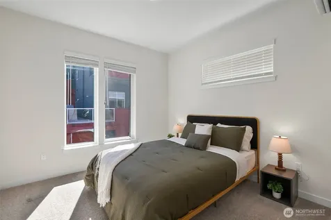5244 Brooklyn Avenue NE Seattle WA 98105