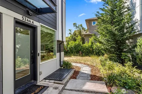 5244 Brooklyn Avenue NE Seattle WA 98105