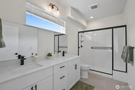 5244 Brooklyn Avenue NE Seattle WA 98105