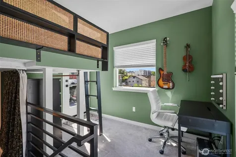 5244 Brooklyn Avenue NE Seattle WA 98105