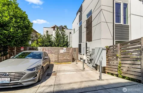 5244 Brooklyn Avenue NE Seattle WA 98105
