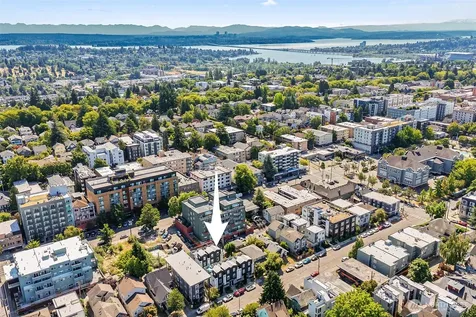 5244 Brooklyn Avenue NE Seattle WA 98105