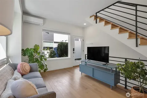 5244 Brooklyn Avenue NE Seattle WA 98105