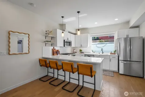 5244 Brooklyn Avenue NE Seattle WA 98105