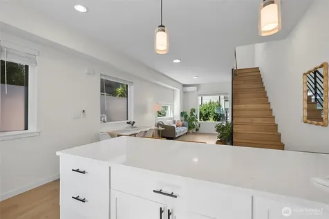 5244 Brooklyn Avenue NE Seattle WA 98105