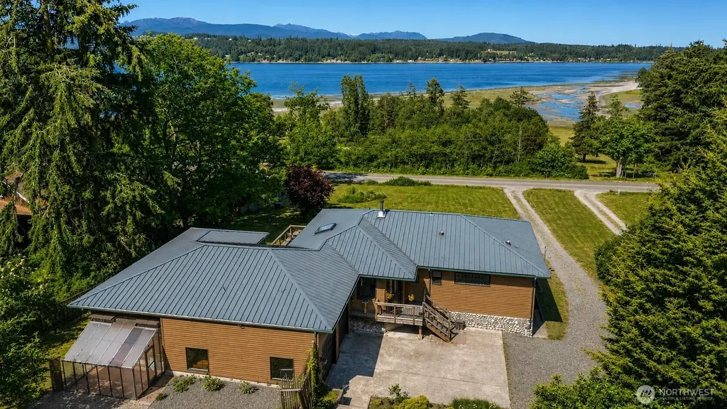 61 Robbins Road Nordland WA 98358