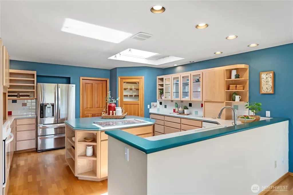 61 Robbins Road Nordland WA 98358