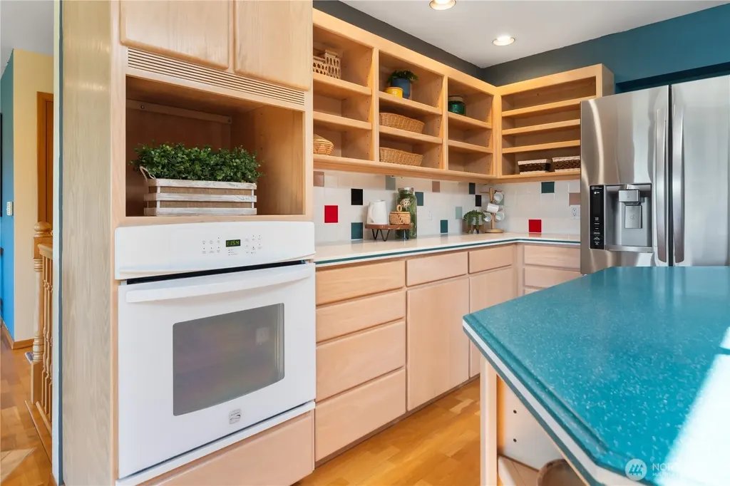 61 Robbins Road Nordland WA 98358