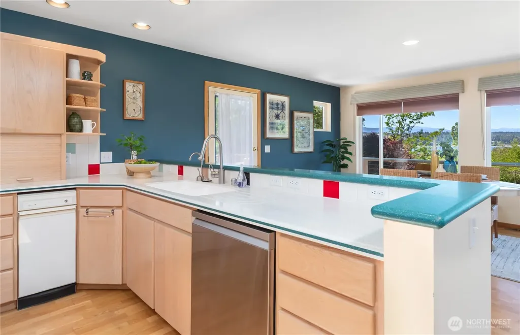 61 Robbins Road Nordland WA 98358