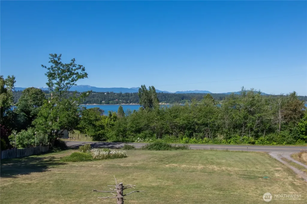 61 Robbins Road Nordland WA 98358
