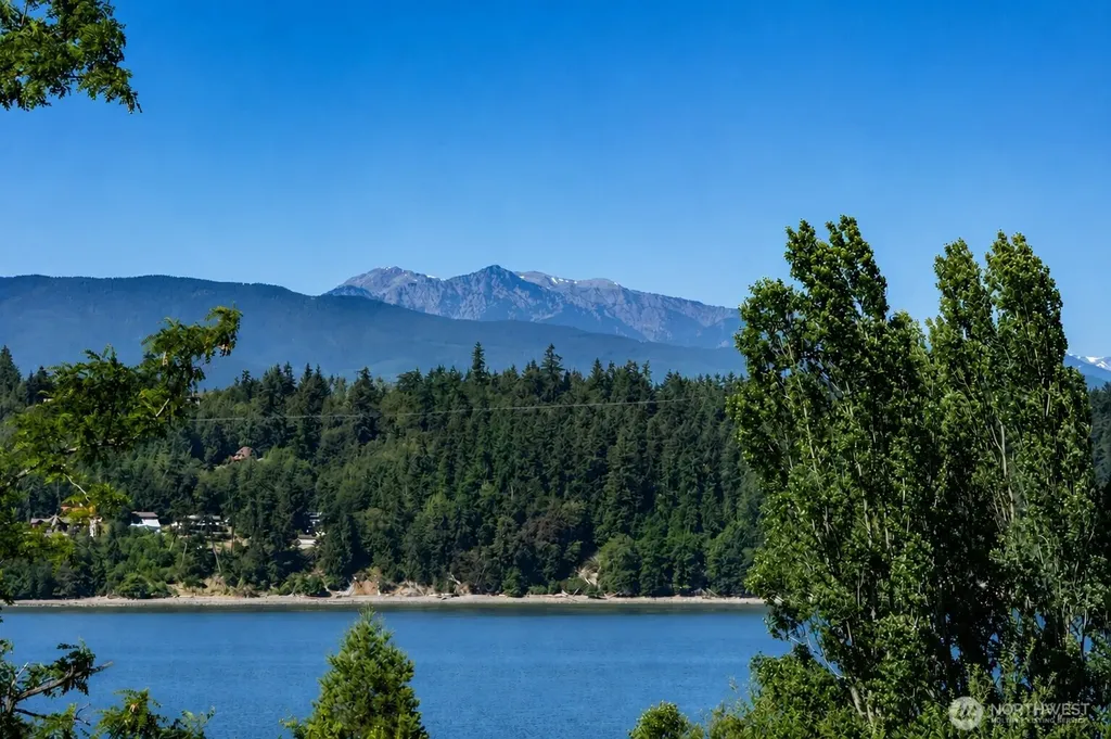 61 Robbins Road Nordland WA 98358