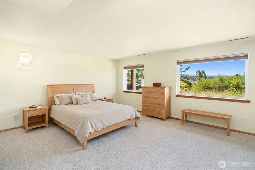 61 Robbins Road Nordland WA 98358
