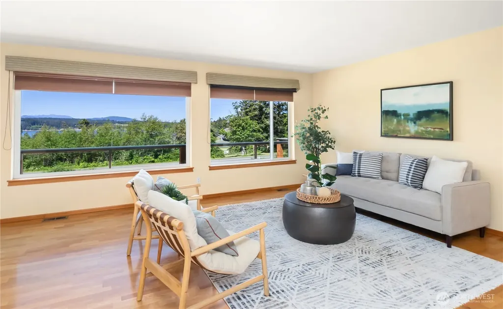 61 Robbins Road Nordland WA 98358