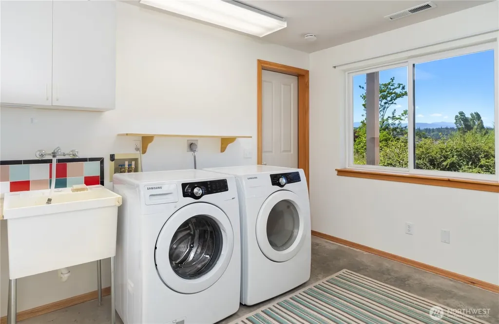61 Robbins Road Nordland WA 98358