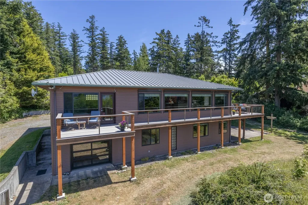 61 Robbins Road Nordland WA 98358