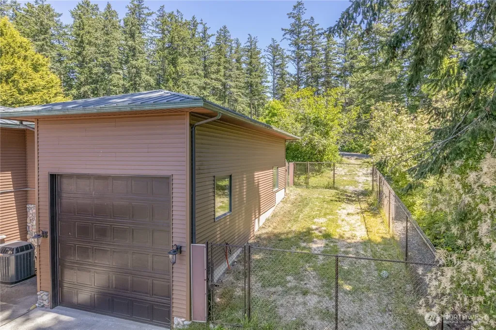 61 Robbins Road Nordland WA 98358