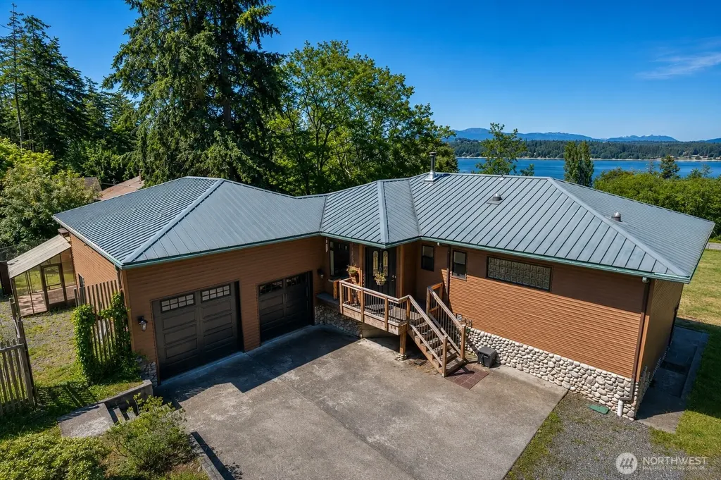 61 Robbins Road Nordland WA 98358
