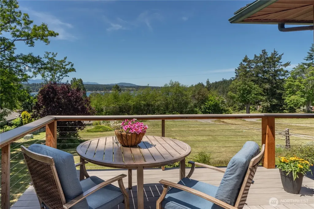 61 Robbins Road Nordland WA 98358