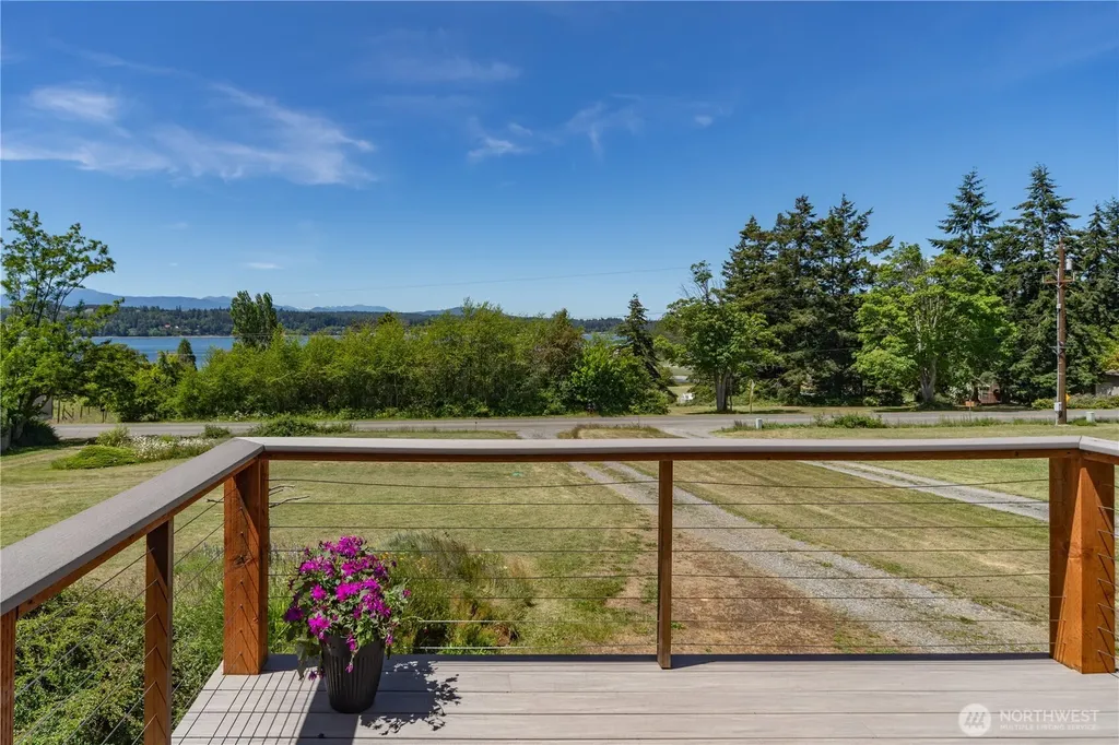 61 Robbins Road Nordland WA 98358