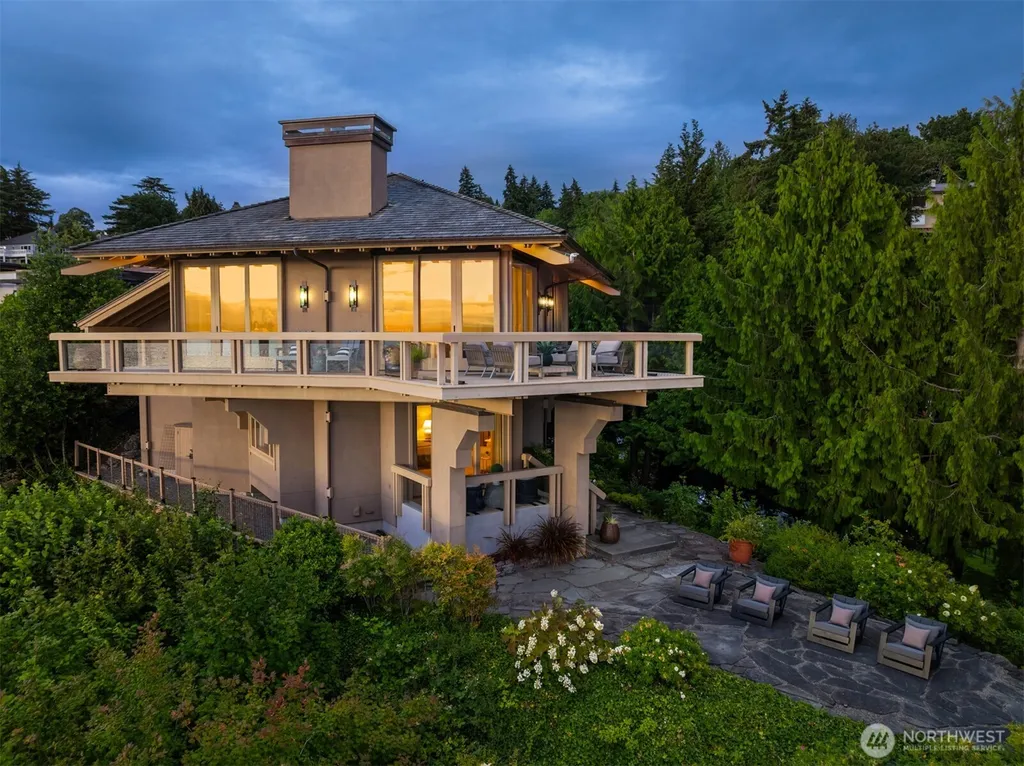 4604 W Raye Street Seattle WA 98199