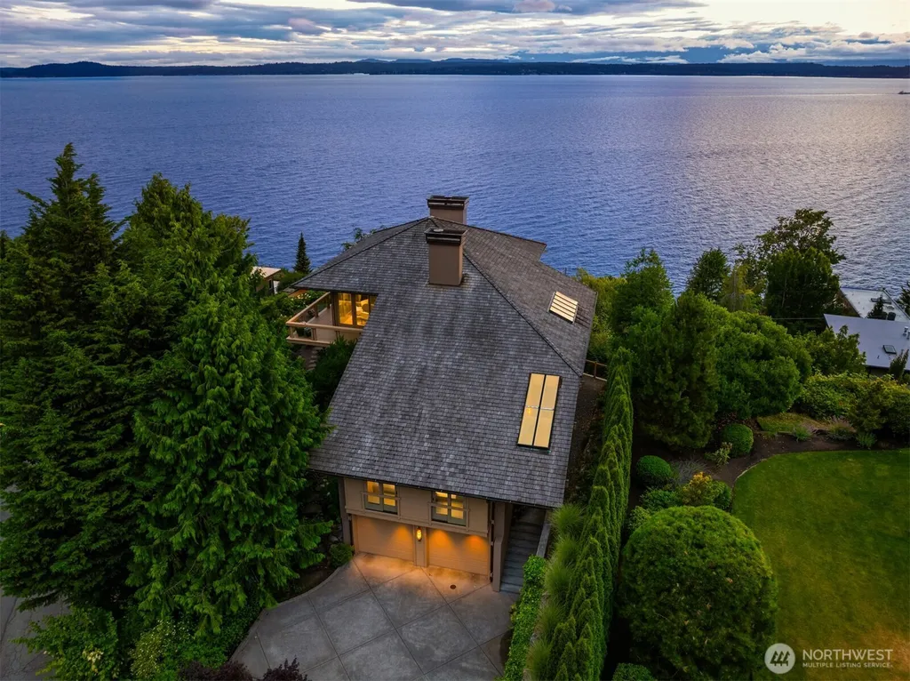 4604 W Raye Street Seattle WA 98199