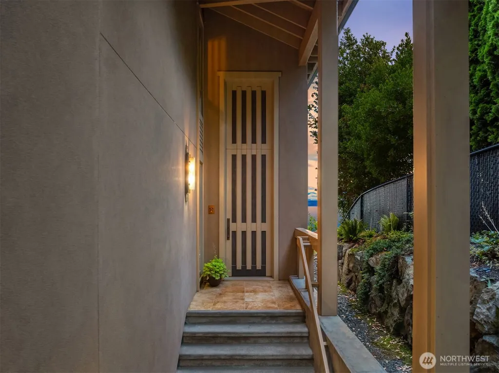 4604 W Raye Street Seattle WA 98199