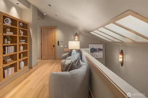 4604 W Raye Street Seattle WA 98199