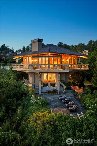 4604 W Raye Street Seattle WA 98199