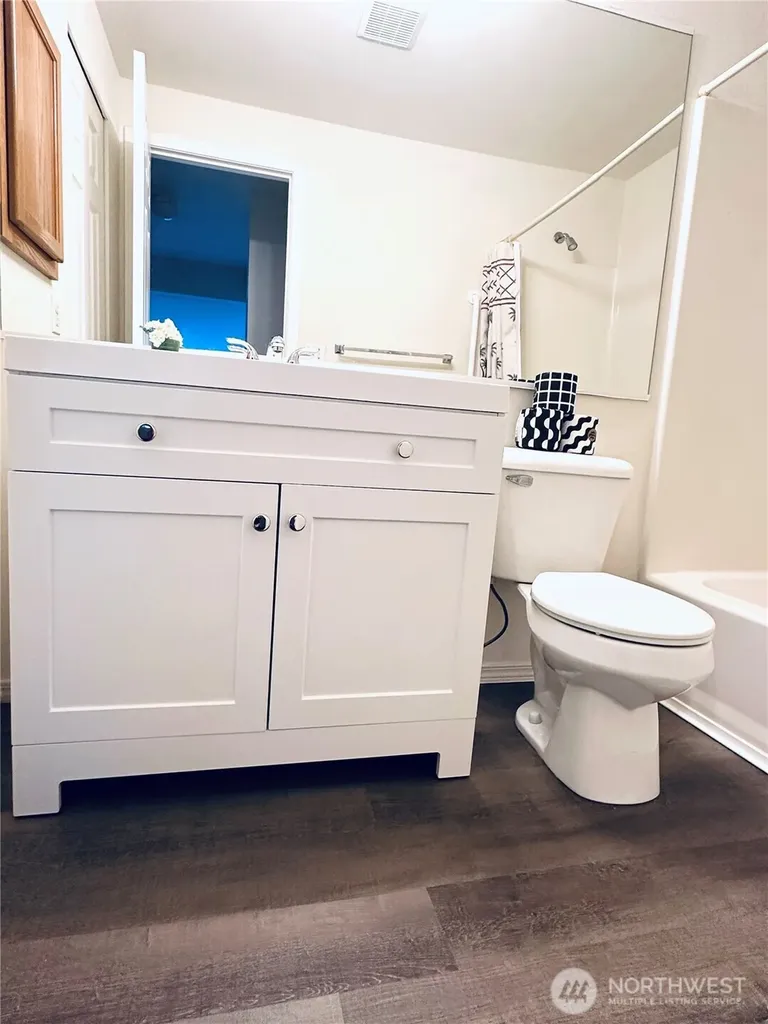 8828 238th St SW Edmonds WA 98026