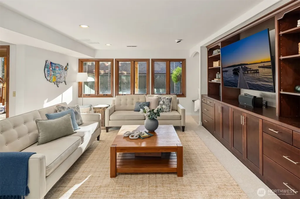 4889 Forest Avenue SE Mercer Island WA 98040