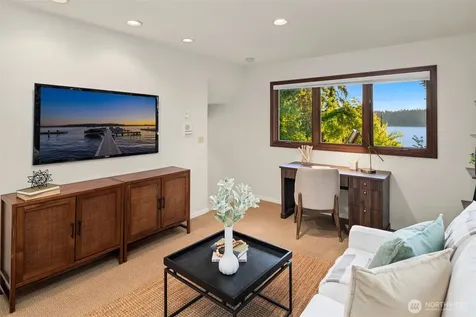 4889 Forest Avenue SE Mercer Island WA 98040