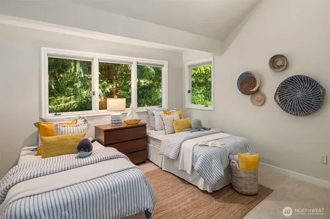 4889 Forest Avenue SE Mercer Island WA 98040
