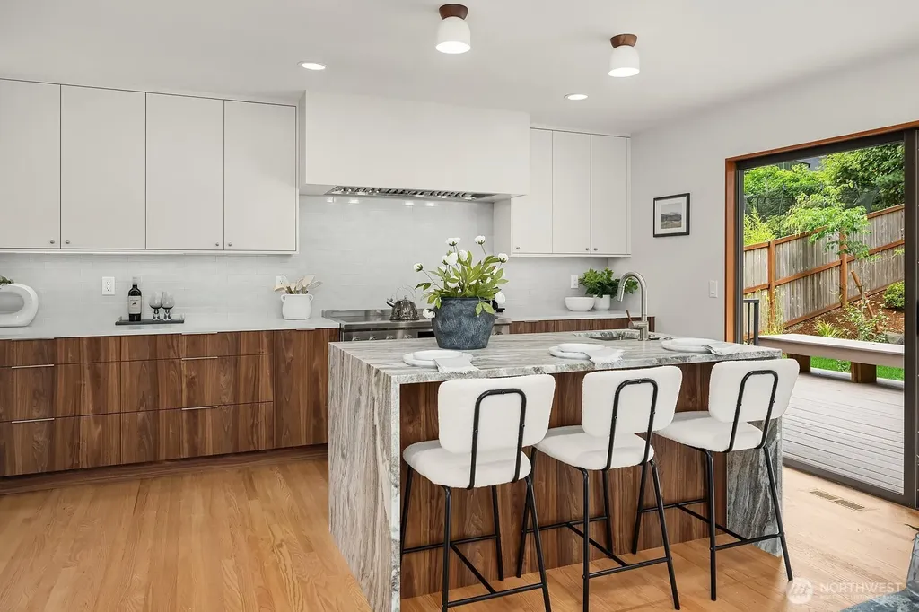 6750 W Mercer Way Mercer Island WA 98040