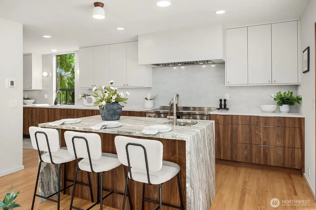 6750 W Mercer Way Mercer Island WA 98040