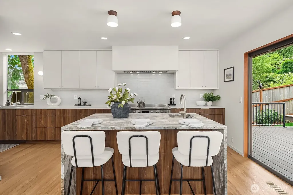 6750 W Mercer Way Mercer Island WA 98040