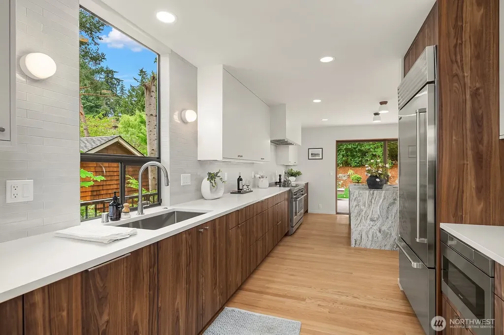 6750 W Mercer Way Mercer Island WA 98040