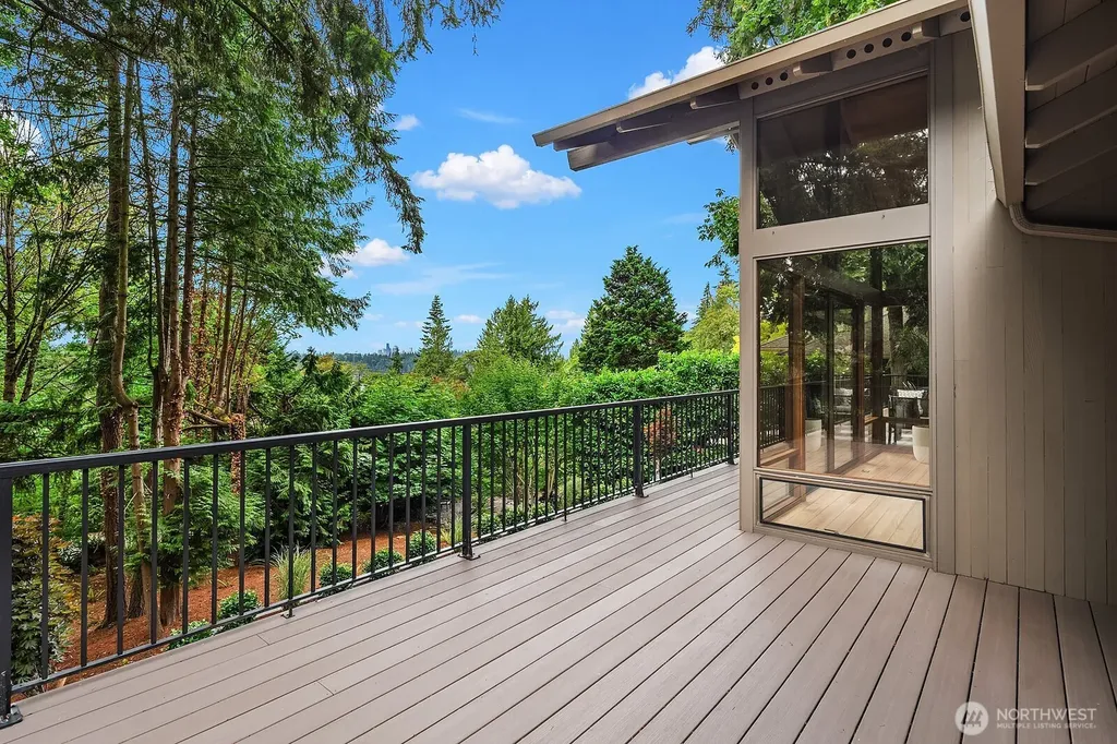 6750 W Mercer Way Mercer Island WA 98040