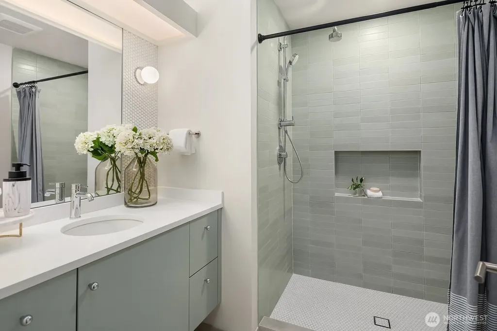 6750 W Mercer Way Mercer Island WA 98040