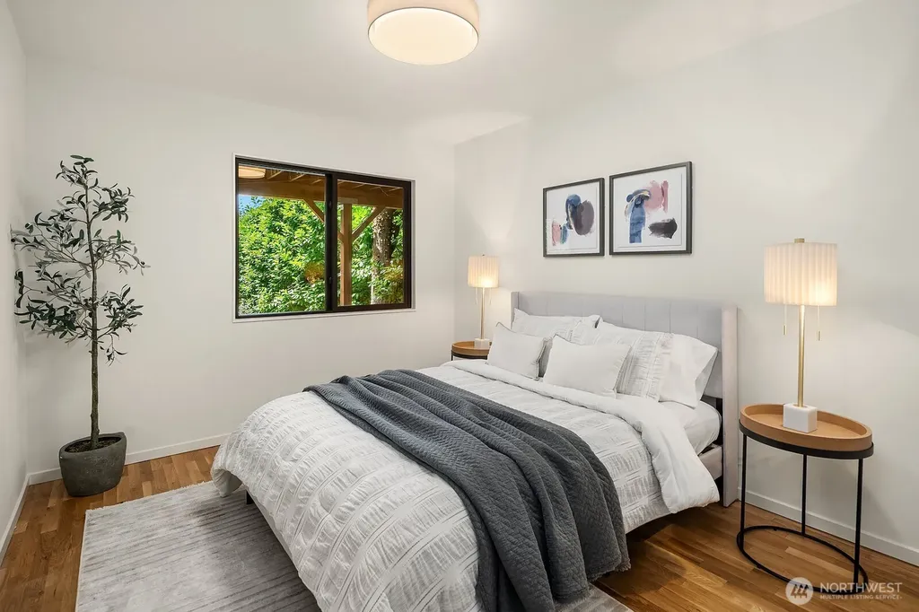 6750 W Mercer Way Mercer Island WA 98040