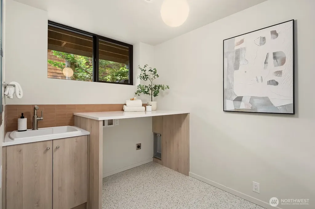 6750 W Mercer Way Mercer Island WA 98040